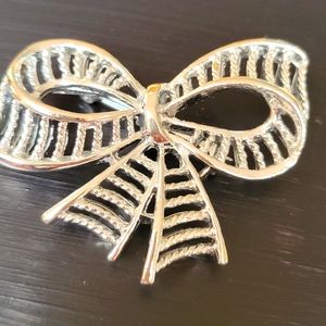 Vintage Sarah Coventry Silver Bow Brooch